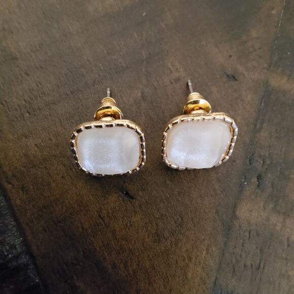 Women's Fashion Homaica Marble Stud Earrings in Champagne White - Picture 7 of 10